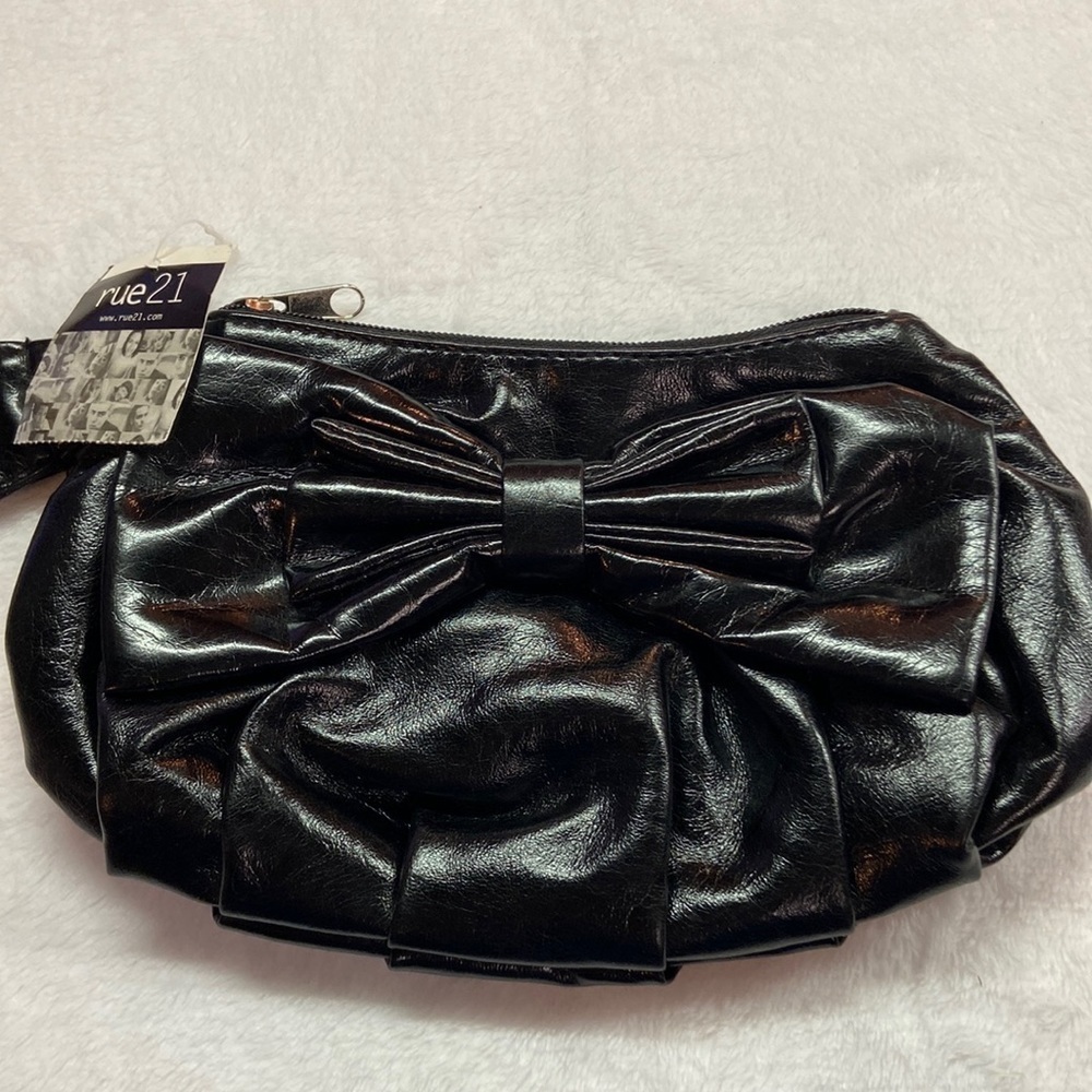 Rue21 Patent Black Clutch/Wristlet w Bow NWT